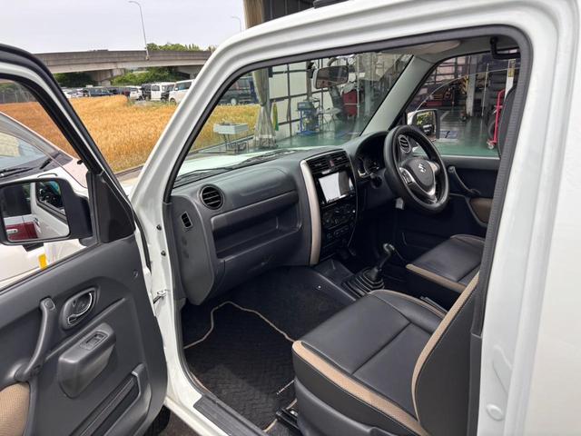 ジムニー ランドベンチャー　４ＷＤ　／１０型ＭＴ　車高調　リフトアップ　ＳＤナビ　ショートバンパー　社外マフラー　社外テール　ルーフキャリア　けん引フック　サイドガード　フルセグ　Ｂｌｕｅｔｏｏｔｈ　バックカメラ　ドラレコ　ＬＥＤライト　スコップ　マッドガード　フォグ（16枚目）