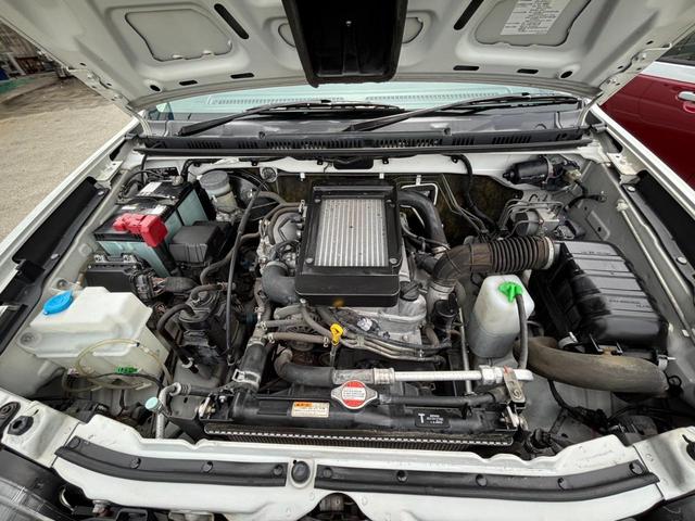 ジムニー ランドベンチャー　４ＷＤ　／１０型ＭＴ　車高調　リフトアップ　ＳＤナビ　ショートバンパー　社外マフラー　社外テール　ルーフキャリア　けん引フック　サイドガード　フルセグ　Ｂｌｕｅｔｏｏｔｈ　バックカメラ　ドラレコ　ＬＥＤライト　スコップ　マッドガード　フォグ（24枚目）
