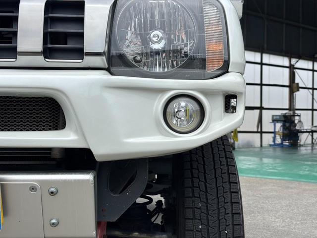 ジムニー ランドベンチャー　４ＷＤ　／１０型ＭＴ　車高調　リフトアップ　ＳＤナビ　ショートバンパー　社外マフラー　社外テール　ルーフキャリア　けん引フック　サイドガード　フルセグ　Ｂｌｕｅｔｏｏｔｈ　バックカメラ　ドラレコ　ＬＥＤライト　スコップ　マッドガード　フォグ（29枚目）
