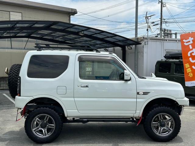 ジムニー ランドベンチャー　４ＷＤ　／１０型ＭＴ　車高調　リフトアップ　ＳＤナビ　ショートバンパー　社外マフラー　社外テール　ルーフキャリア　けん引フック　サイドガード　フルセグ　Ｂｌｕｅｔｏｏｔｈ　バックカメラ　ドラレコ　ＬＥＤライト　スコップ　マッドガード　フォグ（35枚目）