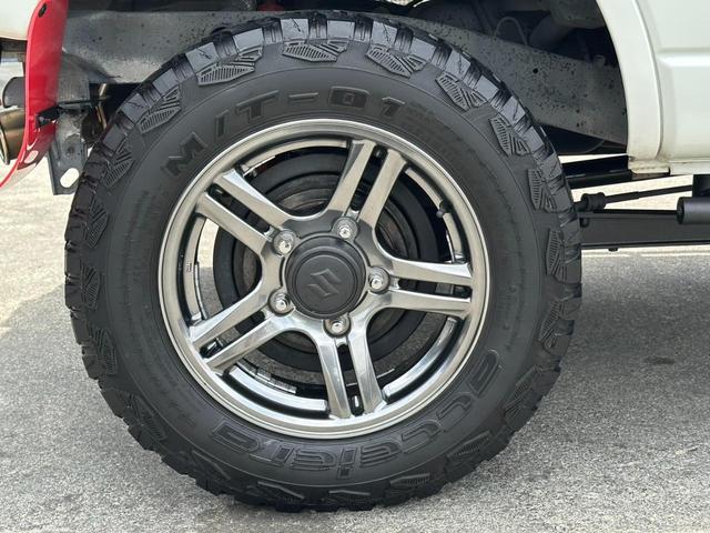 ジムニー ランドベンチャー　４ＷＤ　／１０型ＭＴ　車高調　リフトアップ　ＳＤナビ　ショートバンパー　社外マフラー　社外テール　ルーフキャリア　けん引フック　サイドガード　フルセグ　Ｂｌｕｅｔｏｏｔｈ　バックカメラ　ドラレコ　ＬＥＤライト　スコップ　マッドガード　フォグ（49枚目）