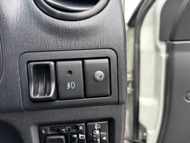 ジムニー ランドベンチャー　４ＷＤ　／１０型ＭＴ　車高調　リフトアップ　ＳＤナビ　ショートバンパー　社外マフラー　社外テール　ルーフキャリア　けん引フック　サイドガード　フルセグ　Ｂｌｕｅｔｏｏｔｈ　バックカメラ　ドラレコ　ＬＥＤライト　スコップ　マッドガード　フォグ（61枚目）