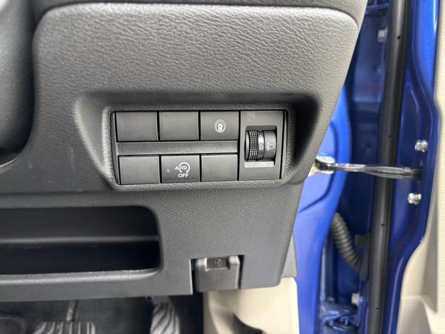 デイズ Ｘ　純正メモリーナビ　衝突軽減装置　コーナーセンサー　レーン逸脱警報　フルセグＴＶ　バックカメラ　ＵＳＢ入力　アイドリングストップ　スマートキー２個　ドアバイザー　電格ミラー　光軸調整ライト　ＡＢＳ　横滑り防止装置　ＣＤ（20枚目）