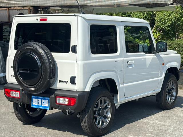 ジムニー ＸＣ　４ＷＤ　ＡＴ　届出済未使用車　衝突軽減ブレーキ　コーナーセンサー　レーン逸脱警報　クルーズコントロール　シートヒーター　ターボ　ＬＥＤヘッドライト　フォグ　純正１６ＡＷ　革巻ハンドル　スマートキー　電格ミラー　集中ドアロック　アイドリングストップ（7枚目）