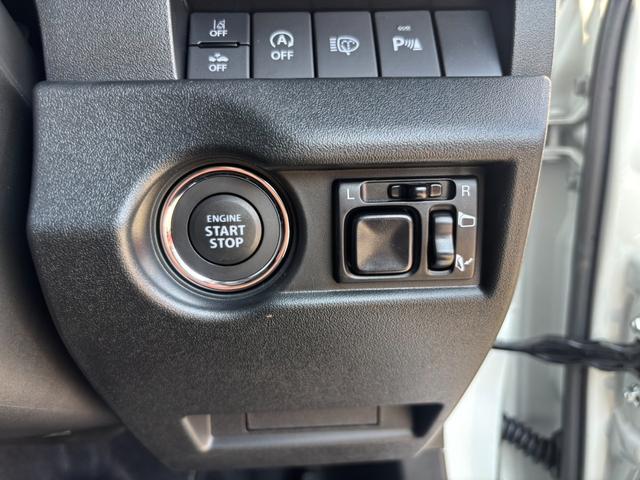 ジムニー ＸＣ　４ＷＤ　ＡＴ　届出済未使用車　衝突軽減ブレーキ　コーナーセンサー　レーン逸脱警報　クルーズコントロール　シートヒーター　ターボ　ＬＥＤヘッドライト　フォグ　純正１６ＡＷ　革巻ハンドル　スマートキー　電格ミラー　集中ドアロック　アイドリングストップ（20枚目）