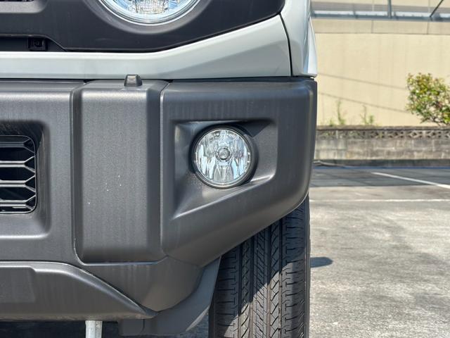 ジムニー ＸＣ　４ＷＤ　ＡＴ　届出済未使用車　衝突軽減ブレーキ　コーナーセンサー　レーン逸脱警報　クルーズコントロール　シートヒーター　ターボ　ＬＥＤヘッドライト　フォグ　純正１６ＡＷ　革巻ハンドル　スマートキー　電格ミラー　集中ドアロック　アイドリングストップ（27枚目）