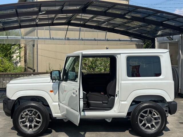ジムニー ＸＣ　４ＷＤ　ＡＴ　届出済未使用車　衝突軽減ブレーキ　コーナーセンサー　レーン逸脱警報　クルーズコントロール　シートヒーター　ターボ　ＬＥＤヘッドライト　フォグ　純正１６ＡＷ　革巻ハンドル　スマートキー　電格ミラー　集中ドアロック　アイドリングストップ（35枚目）