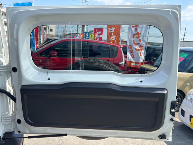 ジムニー ＸＣ　４ＷＤ　ＡＴ　届出済未使用車　衝突軽減ブレーキ　コーナーセンサー　レーン逸脱警報　クルーズコントロール　シートヒーター　ターボ　ＬＥＤヘッドライト　フォグ　純正１６ＡＷ　革巻ハンドル　スマートキー　電格ミラー　集中ドアロック　アイドリングストップ（49枚目）