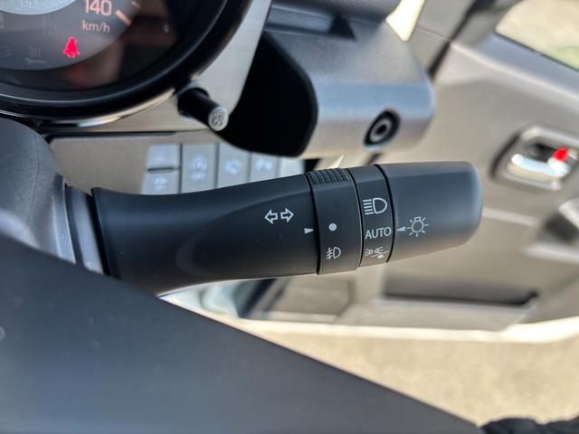 ジムニー ＸＣ　４ＷＤ　ＡＴ　届出済未使用車　衝突軽減ブレーキ　コーナーセンサー　レーン逸脱警報　クルーズコントロール　シートヒーター　ターボ　ＬＥＤヘッドライト　フォグ　純正１６ＡＷ　革巻ハンドル　スマートキー　電格ミラー　集中ドアロック　アイドリングストップ（52枚目）