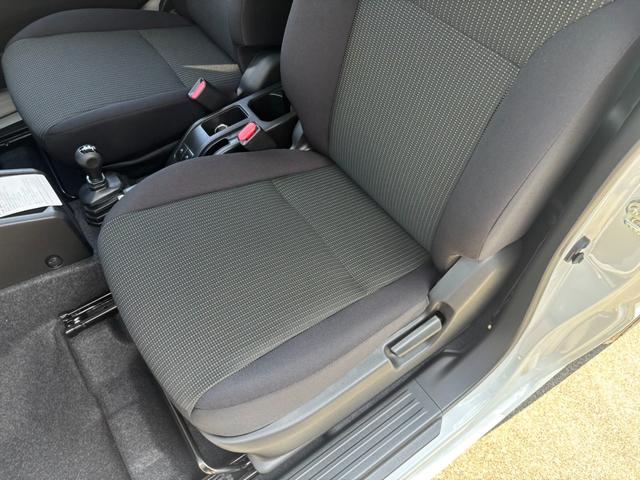 ジムニー ＸＣ　４ＷＤ　ＡＴ　届出済未使用車　衝突軽減ブレーキ　コーナーセンサー　レーン逸脱警報　クルーズコントロール　シートヒーター　ターボ　ＬＥＤヘッドライト　フォグ　純正１６ＡＷ　革巻ハンドル　スマートキー　電格ミラー　集中ドアロック　アイドリングストップ（64枚目）