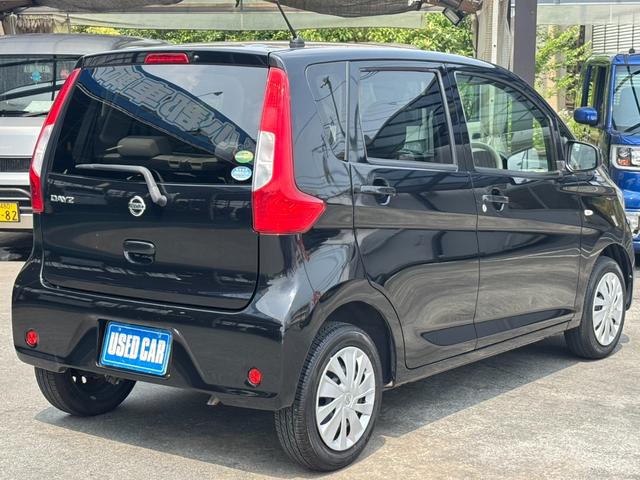 デイズ Ｊ　ＳＤナビ　新車保証書　Ｂｌｕｅｔｏｏｔｈ　ＴＶ　ＤＶＤ再生　キーレス　電格ミラー　フロアマット　光軸調整ライト　フルフラットシート　ベンチシート　エアコン　集中ドアロック　ＡＢＳ　レンタカーアップ　Ｐ／Ｗ　取説（7枚目）