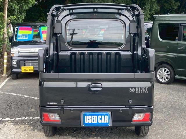 ハイゼットカーゴ デッキバンＧ　届出済未使用車　メモリーナビ／　衝突軽減装置　新車保証書　コーナーセンサー　ＴＶ　スマートキ　アイドリングストップ　レーン逸脱警報　オートライト　両側スライドドア　プッシュスタート　４人乗　頭上荷物入れ　集中ドアロック　電格ミラー　光軸調整ライト（6枚目）
