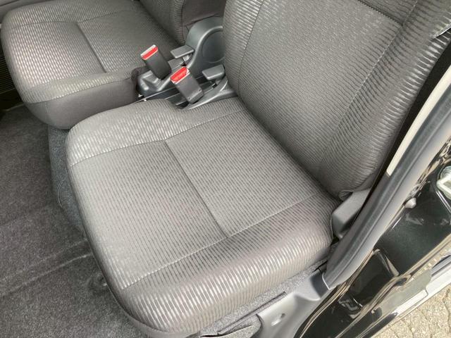 ハイゼットカーゴ デッキバンＧ　届出済未使用車　メモリーナビ／　衝突軽減装置　新車保証書　コーナーセンサー　ＴＶ　スマートキ　アイドリングストップ　レーン逸脱警報　オートライト　両側スライドドア　プッシュスタート　４人乗　頭上荷物入れ　集中ドアロック　電格ミラー　光軸調整ライト（62枚目）