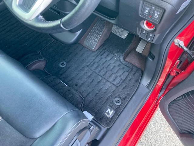 Ｎ－ＢＯＸカスタム Ｇ・Ｌターボホンダセンシング　純正８インチＳＤナビ　両側パワードア　新車保証書　衝突軽減ブレーキ　コーナーセンサー　レーン逸脱警報　Ｂｌｕｅｔｏｏｔｈ　フルセグＴＶ　バックカメラ　ＥＴＣ　ドラレコ　パドルシフト　クルコン　純正１５ＡＷ　革巻ハンドル（69枚目）