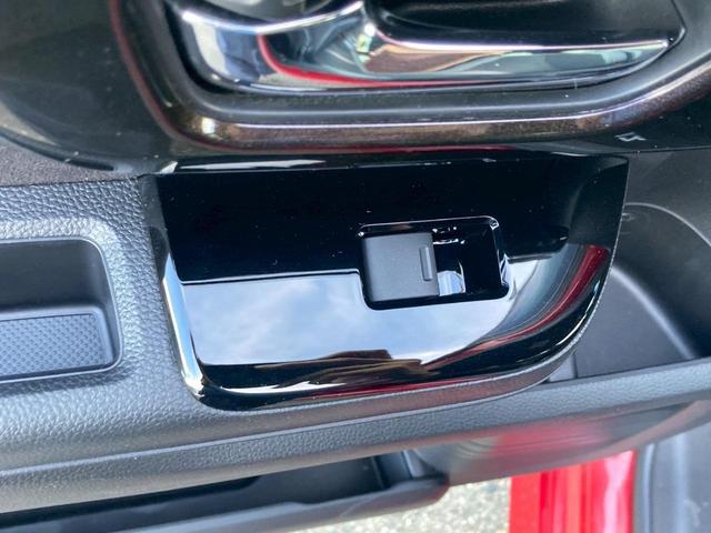 Ｎ－ＢＯＸカスタム Ｇ・Ｌターボホンダセンシング　純正８インチＳＤナビ　両側パワードア　新車保証書　衝突軽減ブレーキ　コーナーセンサー　レーン逸脱警報　Ｂｌｕｅｔｏｏｔｈ　フルセグＴＶ　バックカメラ　ＥＴＣ　ドラレコ　パドルシフト　クルコン　純正１５ＡＷ　革巻ハンドル（75枚目）