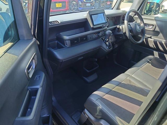 Ｎ－ＢＯＸカスタム ターボ　届出済未使用車　メモリーナビ　両側Ｐドア　新車保証書　衝突軽減装置　コーナーセンサー　レーン逸脱警報　ハーフレザーシート　フルセグＴＶ　バックカメラ　パドルシフト　シートヒーター　クルコン　電動Ｐブレーキ　ＬＥＤライト　オートハイビーム　純正１５ＡＷ（15枚目）