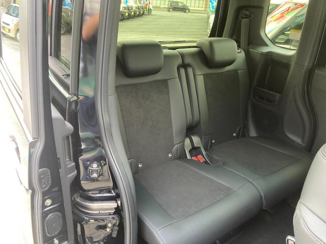 Ｎ－ＢＯＸカスタム ターボ　届出済未使用車　メモリーナビ　両側Ｐドア　新車保証書　衝突軽減装置　コーナーセンサー　レーン逸脱警報　ハーフレザーシート　フルセグＴＶ　バックカメラ　パドルシフト　シートヒーター　クルコン　電動Ｐブレーキ　ＬＥＤライト　オートハイビーム　純正１５ＡＷ（17枚目）