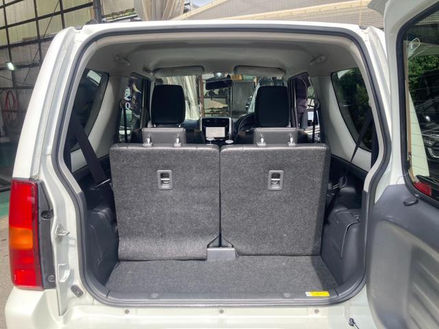 ジムニー ランドベンチャー４ＷＤ　１０型５ＭＴ／ＳＤナビ　リフトアップ　Ｂｌｕｅｔｏｏｔｈ　記録簿　社外マフラー　フルセグＴＶ　シートヒーター　キーレス　ステリモ　ターボ　電格ミラー　レザーシート　純正１６ＡＷ　ＥＴＣ　ＤＶＤ　革巻ハンドル　電格ミラー　背面タイヤカバー（9枚目）