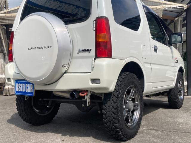 ジムニー ランドベンチャー４ＷＤ　１０型５ＭＴ／ＳＤナビ　リフトアップ　Ｂｌｕｅｔｏｏｔｈ　記録簿　社外マフラー　フルセグＴＶ　シートヒーター　キーレス　ステリモ　ターボ　電格ミラー　レザーシート　純正１６ＡＷ　ＥＴＣ　ＤＶＤ　革巻ハンドル　電格ミラー　背面タイヤカバー（44枚目）