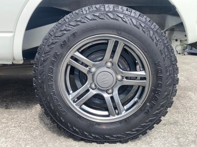ジムニー ランドベンチャー４ＷＤ　１０型５ＭＴ／ＳＤナビ　リフトアップ　Ｂｌｕｅｔｏｏｔｈ　記録簿　社外マフラー　フルセグＴＶ　シートヒーター　キーレス　ステリモ　ターボ　電格ミラー　レザーシート　純正１６ＡＷ　ＥＴＣ　ＤＶＤ　革巻ハンドル　電格ミラー　背面タイヤカバー（48枚目）