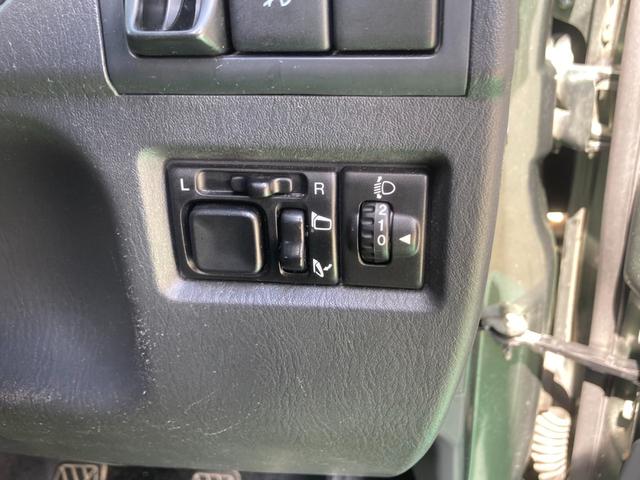 ジムニー ランドベンチャー　４ＷＤ　／１０型５ＭＴ　メモリーナビ　ＴＶ　レザーシート　Ｂｌｕｅｔｏｏｔｈ　シートヒーター　純正１６ＡＷ　革巻ハンドル　電格ミラー　キーレス　ドアバイザー　背面タイヤカバー　フォグライト　ターボ　光軸調整ライト　ミラーヒーター　ＤＶＤ再生（20枚目）