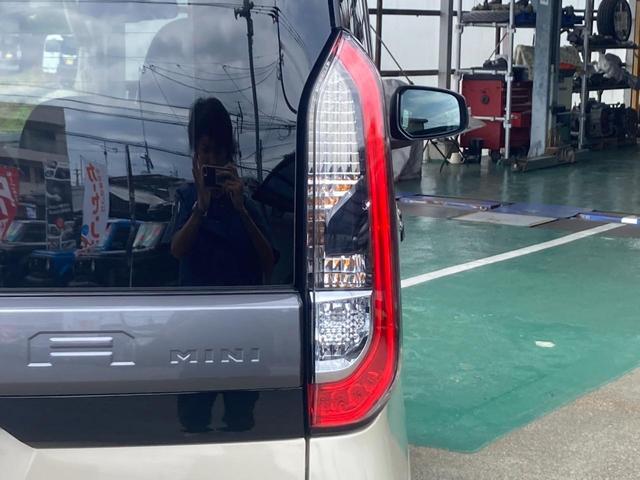 デリカミニ Ｇ　プレミアム　届出済未使用車　メモリーナビ　両側パワードア　衝突軽減装置　コーナーセンサー　レーン逸脱警報　全方位カメラ　クルーズコントロール　ＴＶ　ハーフレザーシート　シートヒーター　電動Ｐブレーキ　ルーフレール　純正１５ＡＷ　ＬＥＤライト　オートハイビーム（43枚目）