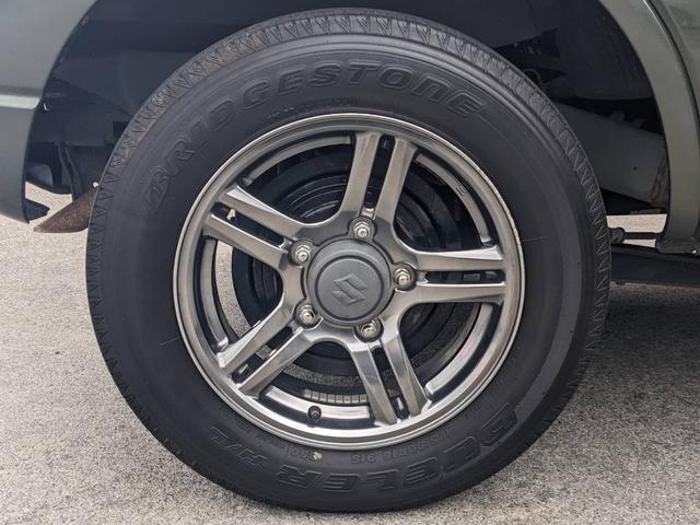 ジムニー ランドベンチャー　４ＷＤ　１０型５ＭＴ　ＳＤナビ　フルセグ　Ｂｌｕｅｔｏｏｔｈ　ＥＴＣ　記録簿　キーレス　ＤＶＤ再生　シートヒーター　ステリモ　ターボ　電格ミラー　フォグライト　革巻ハンドル　ドアバイザー　純正１６ＡＷ　背面タイヤカバー　光軸調整ライト（49枚目）