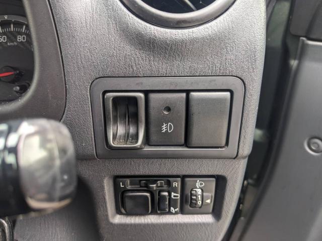 ジムニー ランドベンチャー　４ＷＤ　１０型５ＭＴ　ＳＤナビ　フルセグ　Ｂｌｕｅｔｏｏｔｈ　ＥＴＣ　記録簿　キーレス　ＤＶＤ再生　シートヒーター　ステリモ　ターボ　電格ミラー　フォグライト　革巻ハンドル　ドアバイザー　純正１６ＡＷ　背面タイヤカバー　光軸調整ライト（57枚目）