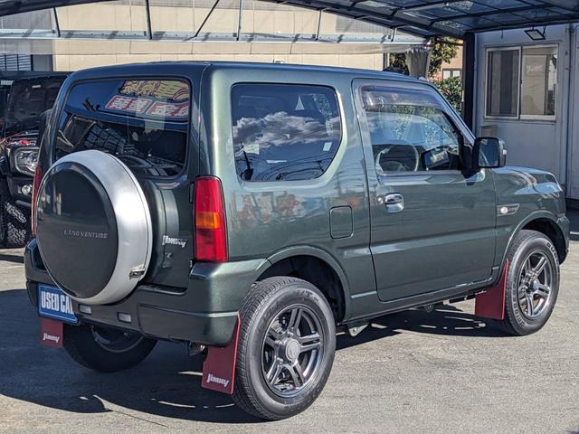 ジムニー ランドベンチャー　４ＷＤ　１０型ＡＴ／純正ナビ　フルセグＴＶ　Ｂｌｕｅｔｏｏｔｈ　バックカメラ　ＥＴＣ　ドラレコ　シートヒーター　レザーシート　ステリモ　革巻ハンドル　ターボ　背面タイヤ　ＤＶＤ再生　フォグライト　ＵＳＢ入力　電格ミラー　ドアバイザー　キーレス（6枚目）