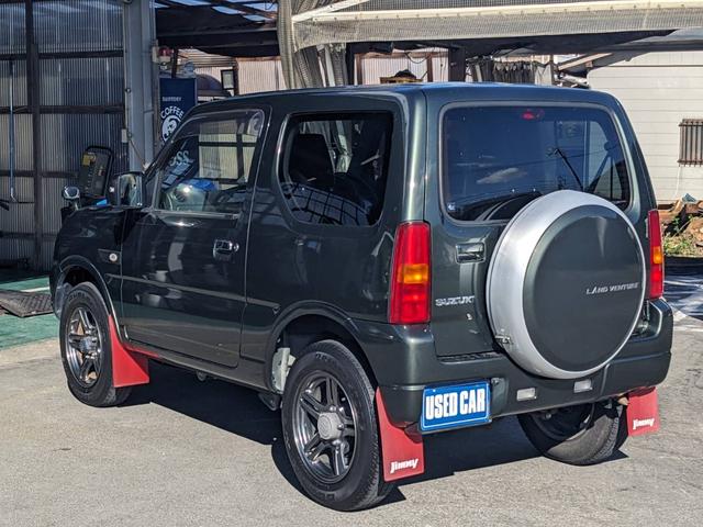 ジムニー ランドベンチャー　４ＷＤ　１０型ＡＴ／純正ナビ　フルセグＴＶ　Ｂｌｕｅｔｏｏｔｈ　バックカメラ　ＥＴＣ　ドラレコ　シートヒーター　レザーシート　ステリモ　革巻ハンドル　ターボ　背面タイヤ　ＤＶＤ再生　フォグライト　ＵＳＢ入力　電格ミラー　ドアバイザー　キーレス（8枚目）