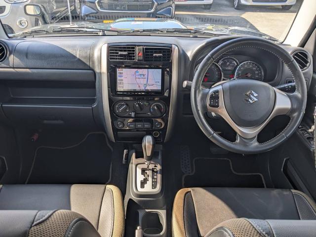 ジムニー ランドベンチャー　４ＷＤ　１０型ＡＴ／純正ナビ　フルセグＴＶ　Ｂｌｕｅｔｏｏｔｈ　バックカメラ　ＥＴＣ　ドラレコ　シートヒーター　レザーシート　ステリモ　革巻ハンドル　ターボ　背面タイヤ　ＤＶＤ再生　フォグライト　ＵＳＢ入力　電格ミラー　ドアバイザー　キーレス（10枚目）