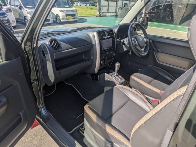 ジムニー ランドベンチャー　４ＷＤ　１０型ＡＴ／純正ナビ　フルセグＴＶ　Ｂｌｕｅｔｏｏｔｈ　バックカメラ　ＥＴＣ　ドラレコ　シートヒーター　レザーシート　ステリモ　革巻ハンドル　ターボ　背面タイヤ　ＤＶＤ再生　フォグライト　ＵＳＢ入力　電格ミラー　ドアバイザー　キーレス（15枚目）