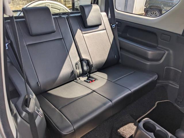 ジムニー ランドベンチャー　４ＷＤ　１０型ＡＴ／純正ナビ　フルセグＴＶ　Ｂｌｕｅｔｏｏｔｈ　バックカメラ　ＥＴＣ　ドラレコ　シートヒーター　レザーシート　ステリモ　革巻ハンドル　ターボ　背面タイヤ　ＤＶＤ再生　フォグライト　ＵＳＢ入力　電格ミラー　ドアバイザー　キーレス（17枚目）