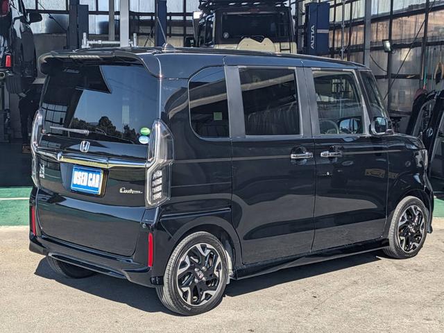 ★右斜め後ろからの一枚です★納車前にはバッチリ仕上げをしてご納車しております！商談時に小キズや線キズなど気になる所があればお気軽にご相談下さい♪内装の写真も是非ご覧ください♪