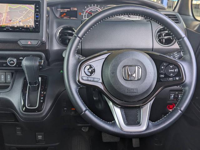 ハンドル廻りです★ハンドル擦れもなくメーターまわりもすっきりしております。ガラスも広く視界も良くなり運転しやすいコンディションになっております（＾−＾）