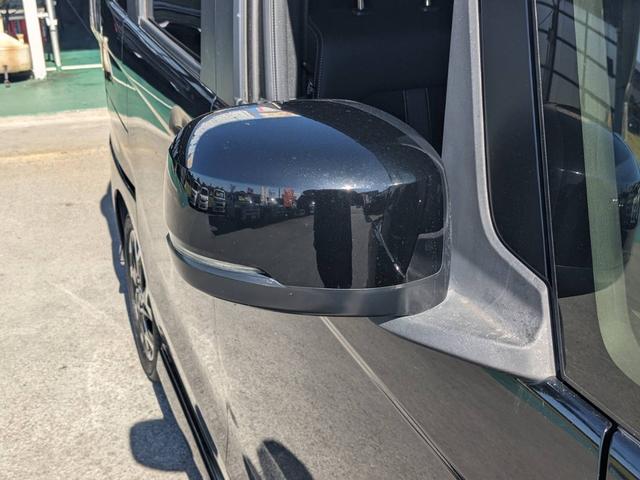 ★電格ミラー★プライバシーガラスが純正装備されております！（＾＾）！車内から外を見るときは気にならず、後方車両からは車内が見えにくい設計になっておりますので、周りを気にせず快適に運転頂けます！！