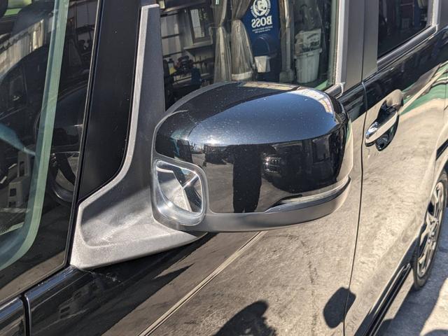 ★電格ミラー★プライバシーガラスが純正装備されております！（＾＾）！車内から外を見るときは気にならず、後方車両からは車内が見えにくい設計になっておりますので、周りを気にせず快適に運転頂けます！！