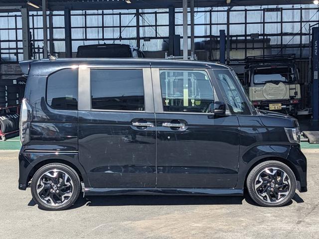 ★右横からの一枚です！任意保険、クレジット、ＪＡＦなど車のことなら当店にお任せ下さい！！維持費が安くて好評の軽自動車。一昔前の軽自動車と比べると良く出来てますよ。