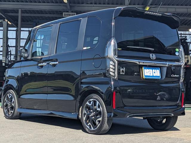 ★左斜め後ろからの一枚です★納車前にはバッチリ仕上げをしてご納車しております！商談時に小キズや線キズなど気になる所があればお気軽にご相談下さい♪内装の写真も是非ご覧ください♪