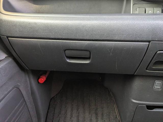 ★助手席のグローブボックスです★入庫した際に先ずはスタッフが１００項目以上の入庫チェック厳しい規定をクリアーした車両のみを展示しております　★プロの国家２級整備士にお任せ下さい★