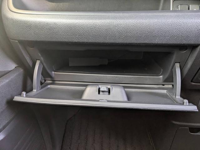★助手席のグローブボックスです★入庫した際に先ずはスタッフが１００項目以上の入庫チェック厳しい規定をクリアーした車両のみを展示しております　★プロの国家２級整備士にお任せ下さい★