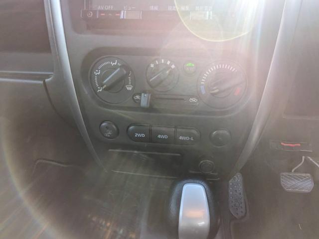 ジムニー ＸＣ　４ＷＤ　９型ＡＴ　ＳＤナビ　Ｂｌｕｅｔｏｏｔｈ　バックカメラ　フルセグＴＶ　ＥＴＣ　社外エアクリーナー　ＤＶＤ再生　キーレス　ターボ　ドアバイザー　電格ミラー　ルーフレール　フォグライト　光軸調整ライト　純正１６ＡＷ　背面タイヤカバー（3枚目）