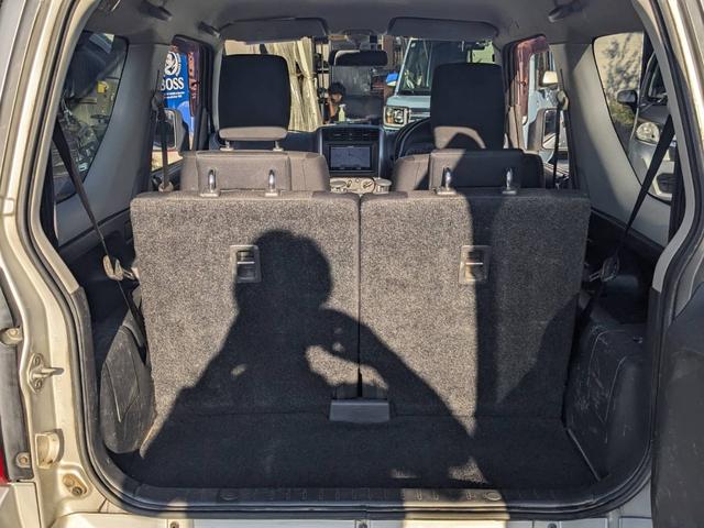 ���g�����N����̈ꖇ�ł����Q��ڂ�|���Ήו�����R�ςݍ��߂܂��i�O�O�j�����́A��C�̃X�^�b�t���^�S���߂Ē��J�Ɏd�グ�����Ă���܂��̂ŁA�s�J�s�J�Ɏd�オ���Ă���܂��B