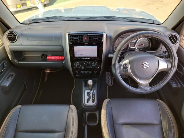 ジムニー ランドベンチャー　４ＷＤ　１０型ＡＴ　ワンオーナー　ＳＤナビ　シートヒーター　Ｂｌｕｅｔｏｏｔｈ　フルセグＴＶ　ＥＴＣ　レザーシート　フォグライト　ＤＶＤ再生　キーレス　ターボ　ドアバイザー　背面タイヤカバー　純正１６ＡＷ　革巻ハンドル　フェンダーミラー（10枚目）