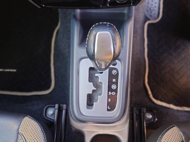 ジムニー ランドベンチャー　４ＷＤ　１０型ＡＴ　ワンオーナー　ＳＤナビ　シートヒーター　Ｂｌｕｅｔｏｏｔｈ　フルセグＴＶ　ＥＴＣ　レザーシート　フォグライト　ＤＶＤ再生　キーレス　ターボ　ドアバイザー　背面タイヤカバー　純正１６ＡＷ　革巻ハンドル　フェンダーミラー（11枚目）