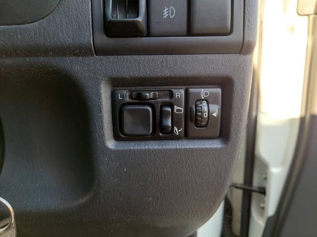 ジムニー ランドベンチャー　４ＷＤ　１０型ＡＴ　ワンオーナー　ＳＤナビ　シートヒーター　Ｂｌｕｅｔｏｏｔｈ　フルセグＴＶ　ＥＴＣ　レザーシート　フォグライト　ＤＶＤ再生　キーレス　ターボ　ドアバイザー　背面タイヤカバー　純正１６ＡＷ　革巻ハンドル　フェンダーミラー（20枚目）