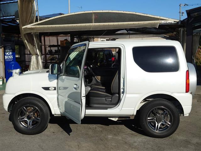 ジムニー ランドベンチャー　４ＷＤ　１０型ＡＴ　ワンオーナー　ＳＤナビ　シートヒーター　Ｂｌｕｅｔｏｏｔｈ　フルセグＴＶ　ＥＴＣ　レザーシート　フォグライト　ＤＶＤ再生　キーレス　ターボ　ドアバイザー　背面タイヤカバー　純正１６ＡＷ　革巻ハンドル　フェンダーミラー（41枚目）