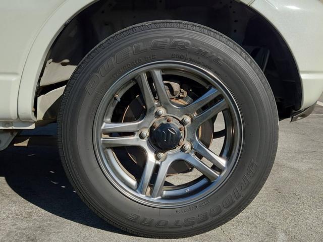 ジムニー ランドベンチャー　４ＷＤ　１０型ＡＴ　ワンオーナー　ＳＤナビ　シートヒーター　Ｂｌｕｅｔｏｏｔｈ　フルセグＴＶ　ＥＴＣ　レザーシート　フォグライト　ＤＶＤ再生　キーレス　ターボ　ドアバイザー　背面タイヤカバー　純正１６ＡＷ　革巻ハンドル　フェンダーミラー（49枚目）