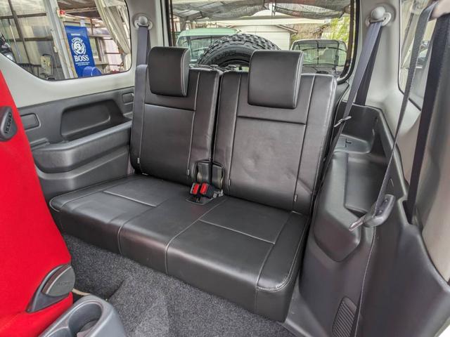 リアシートも当然、綺麗・清潔に仕上げております。内装の綺麗なお車は気持ちが良いですし、コンディションのいい車が多いです。前のユーザーが丁寧に使っていた証拠です！！