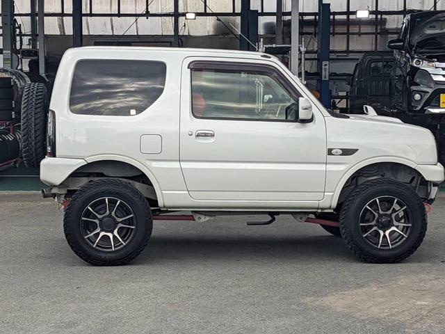 ★右横からの一枚です！任意保険、クレジット、ＪＡＦなど車のことなら当店にお任せ下さい！！維持費が安くて好評の軽自動車。一昔前の軽自動車と比べると良く出来てますよ。